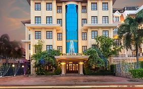 โรงแรมรอยัล คราวน์